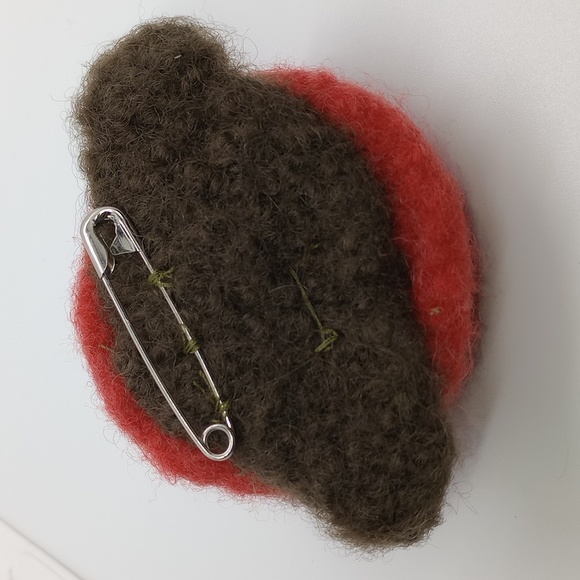 Vintage Wool Felt Brooch Felt Red Flower & Green Leaves Pin Handmade - Picture 6 of 7